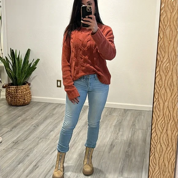 American Eagle Cozy Sweater - Picture 2 of 5